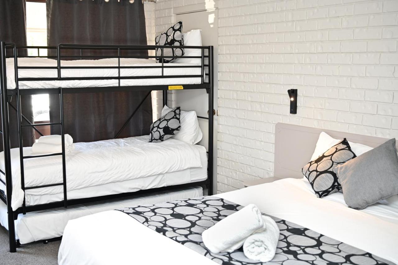 Woomargama Motel Екстериор снимка